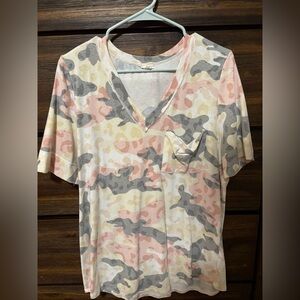 Women’s Lovely Melody xl camo tee
